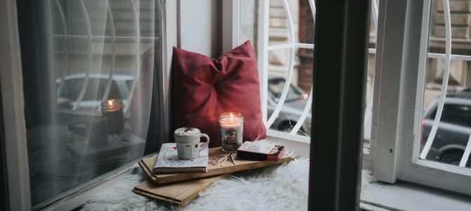 Zomerse interieurinspiratie: aardse tinten voor een warme uitstraling